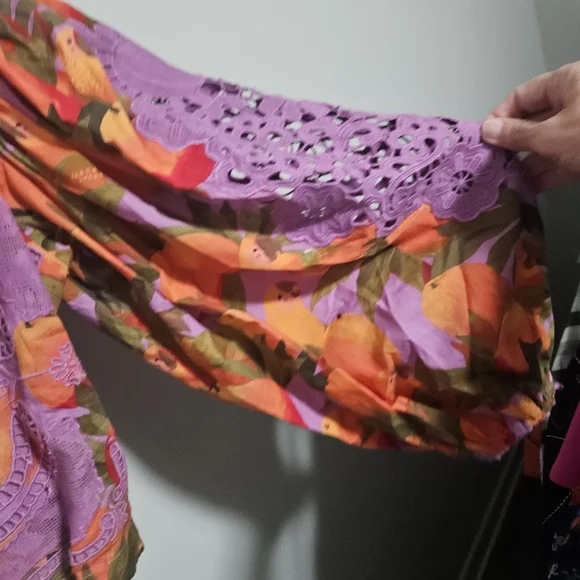 Farm Rio Lilac Mango Macaws Blouse. - Picture 3 of 11